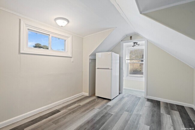 Building Photo - 14 Corona Rd