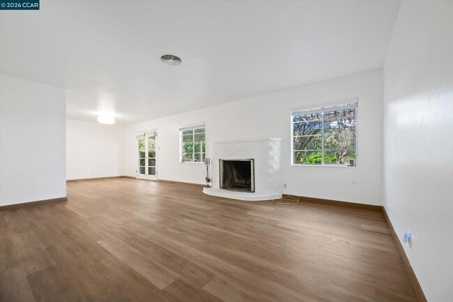 Building Photo - 553 Miner Rd