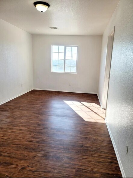 Building Photo - 11666 English Ct
