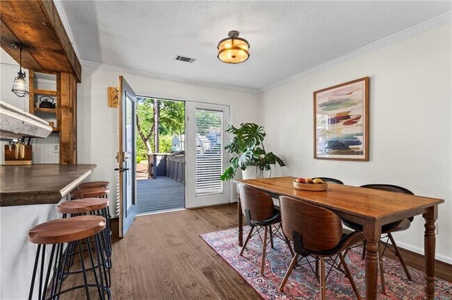 Building Photo - 1028 Riverbend Club Dr SE