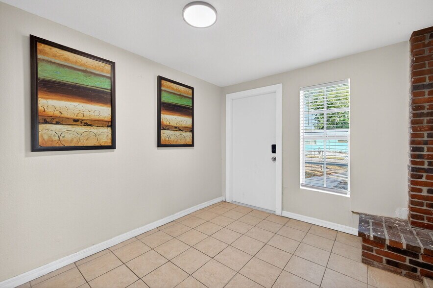 Entrance area - 1778 Aquarius Ct