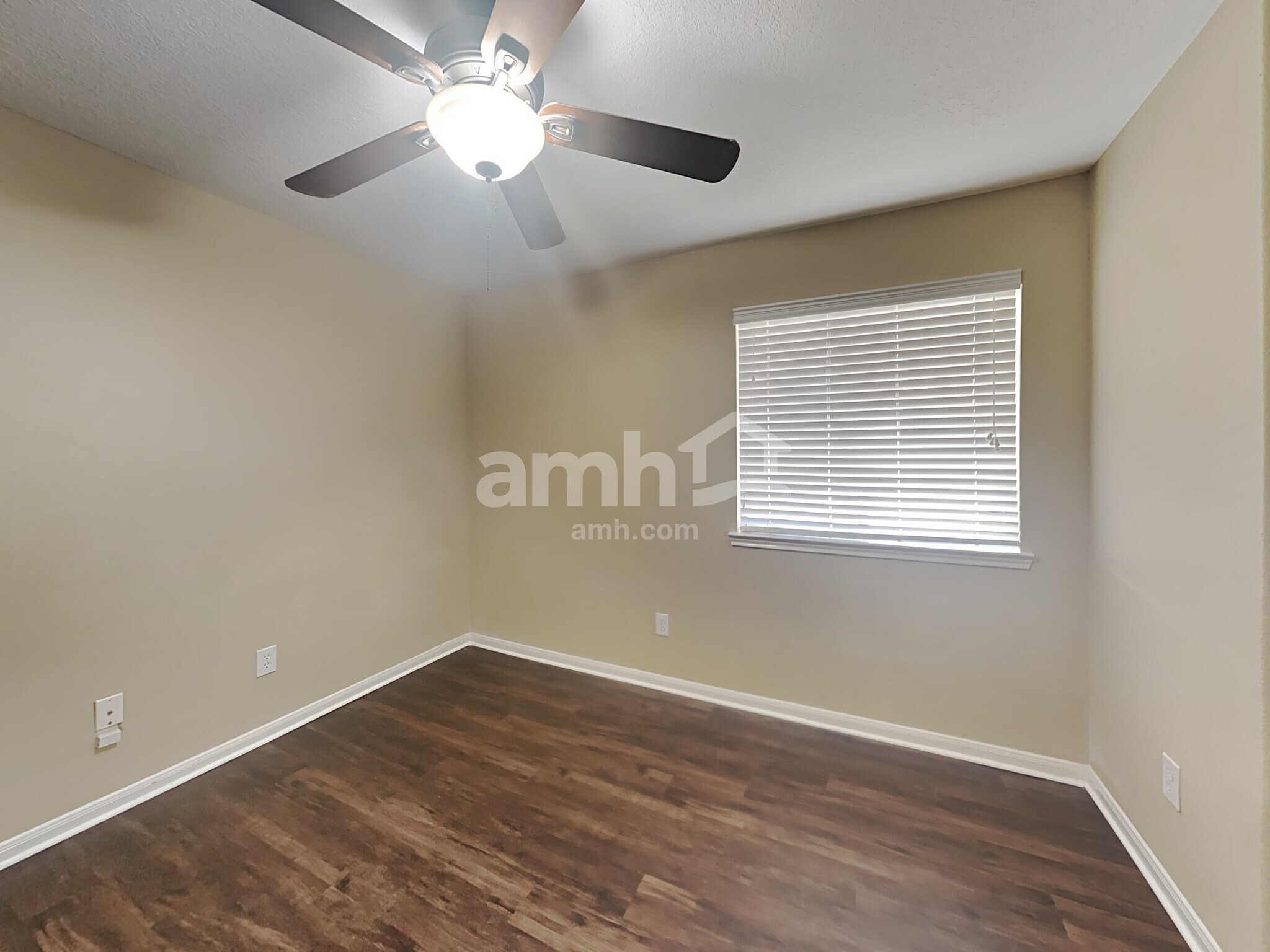 Building Photo - 1034 Riverwood Dr