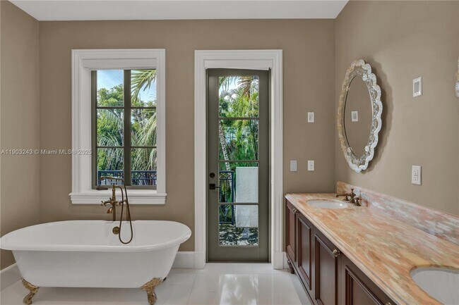 Building Photo - 932 Escobar Ave