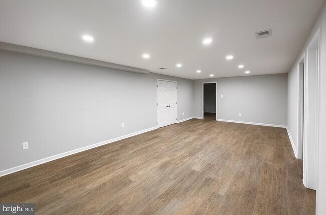 Building Photo - 9000 Marcellas Dr