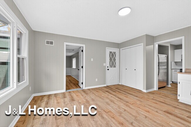 Building Photo - 1655 Westfield Dr N