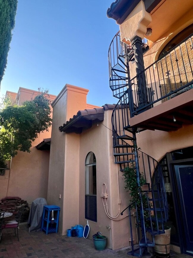 Building Photo - Golf course location with Fitness Center F...