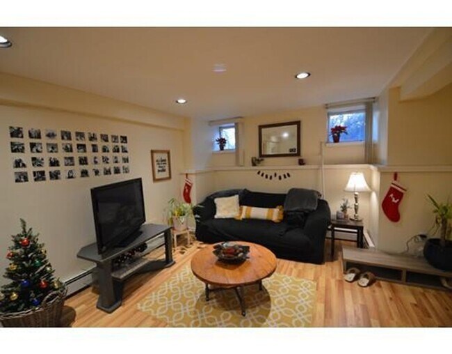 Building Photo - No Brokers Fee Convenient Brookline Location.Eat-in Kitchen, Laundry on a Site