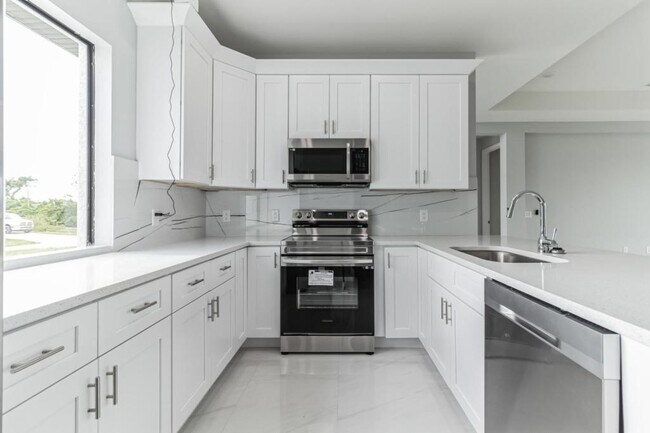 Building Photo - 3408 2nd St SW