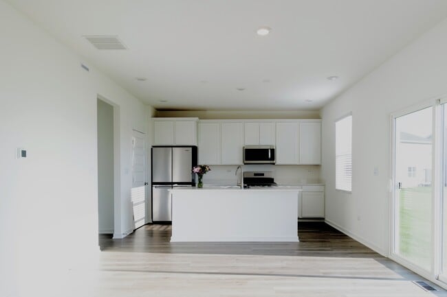 Building Photo - 2444 Scribe St