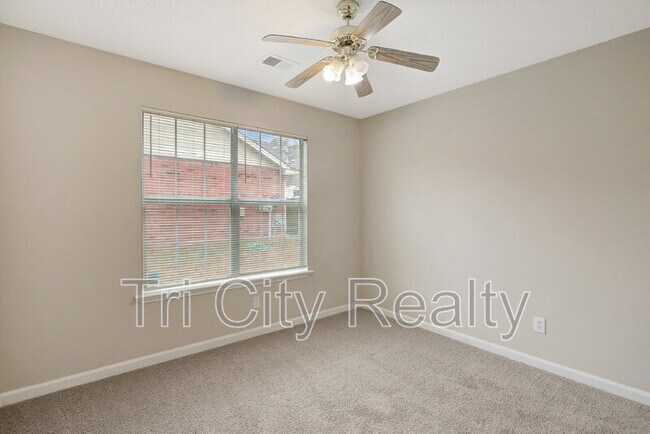 Building Photo - 110 York Ln