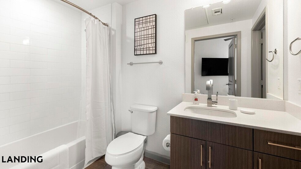 Building Photo - 1001 S Center St