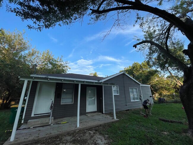 Primary Photo - 2330 Cedar Dr