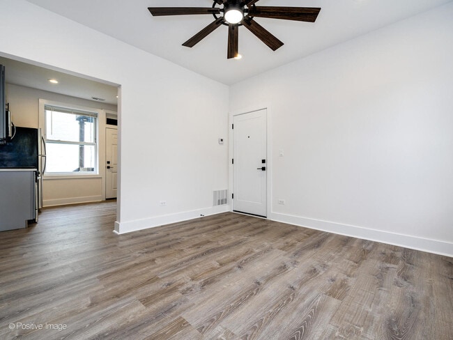 Building Photo - 5325 N Damen Ave