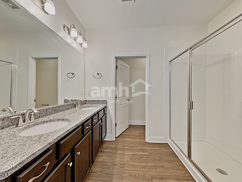 Building Photo - 154 Lindridge Dr NE