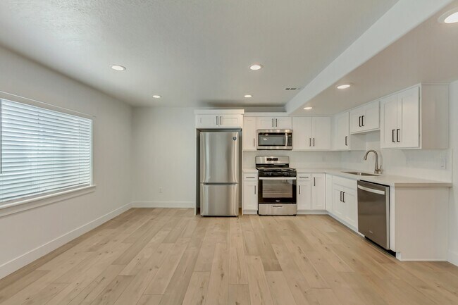 Building Photo - 1241 Boxelder Dr