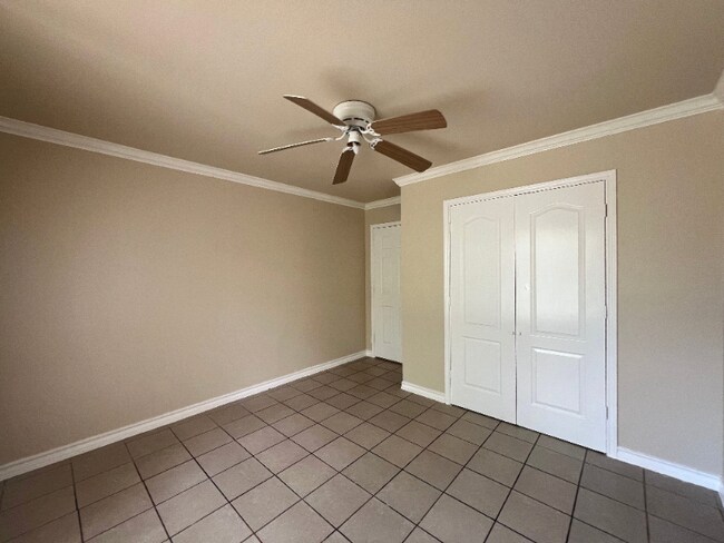 Building Photo - 301 E Locust St