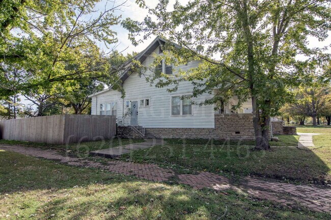 Building Photo - 4-Bedroom 2-Bathroom + Bonus Room