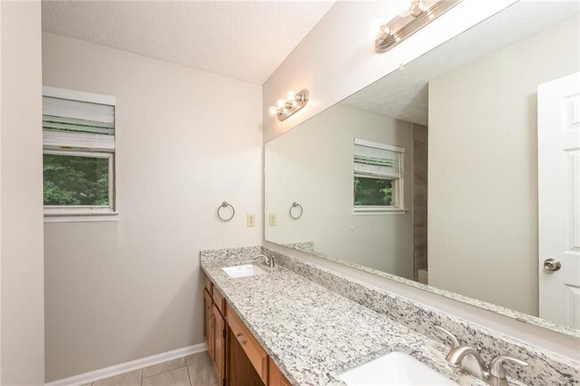 Building Photo - 10450 Summer Creek Dr