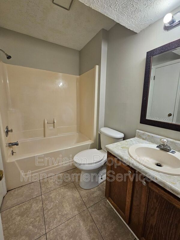 Building Photo - 890 Ohara Dr