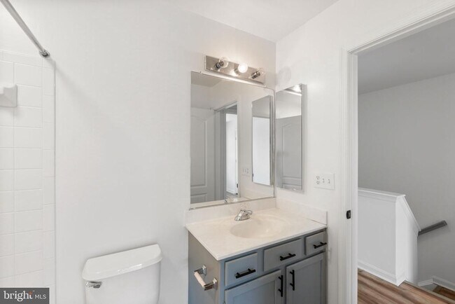 Building Photo - 2372 Woodland Pond Ln