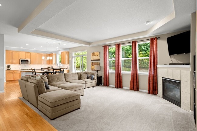 Building Photo - Beautifully Maintained 5 Bedroom Home In H...