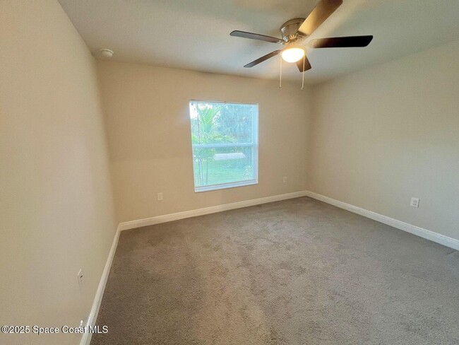 Building Photo - 960 Happiness Ave SW