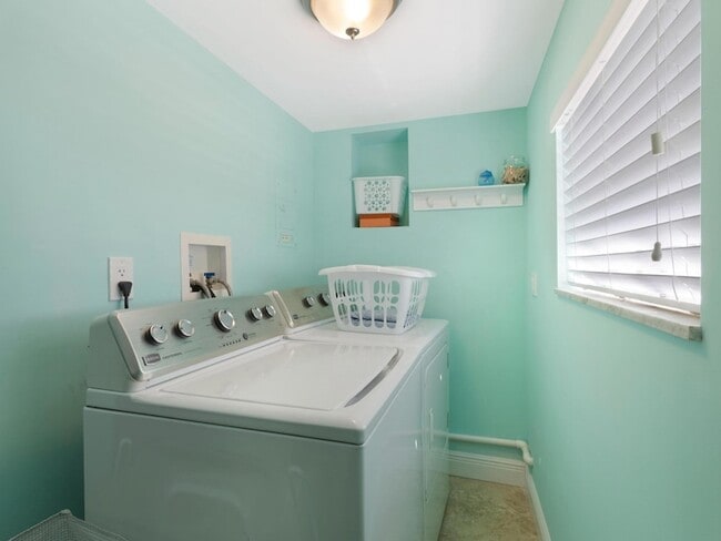 Building Photo - 832 Green St