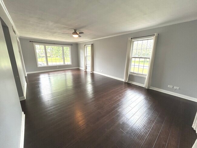 Building Photo - 10S450 Wind Jammer Ln