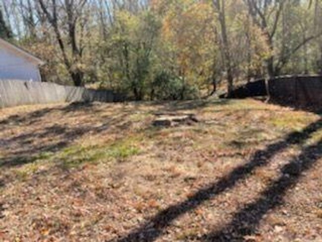Building Photo - Nice, 3 Bedrooms, 1 Bath, Brick Ranch Home...