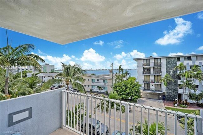 Building Photo - 1801 S Treasure Dr