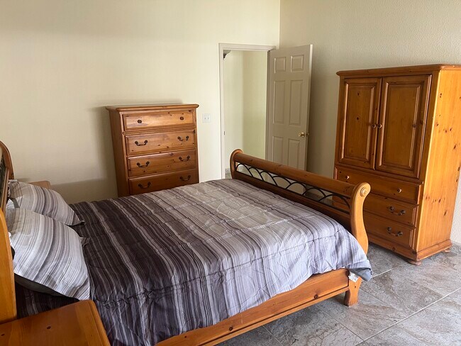 Building Photo - 2902 Quasar Dr