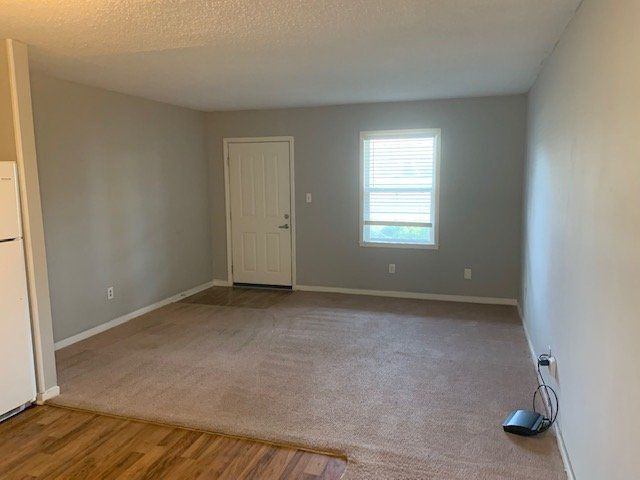 Building Photo - 301 E 12th St