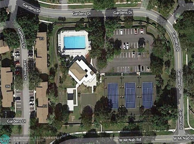 Building Photo - 612 Gardens Dr