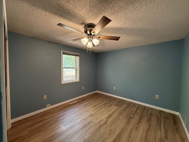 Building Photo - Coming soon 2BR House with fenced in yard