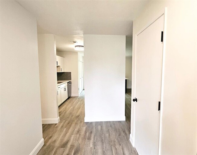 Building Photo - 1802 Vanessa Dr