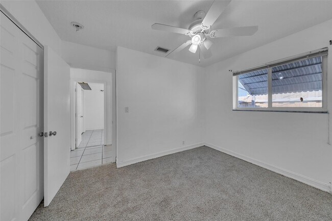 Building Photo - 1906 NW 45th Ct