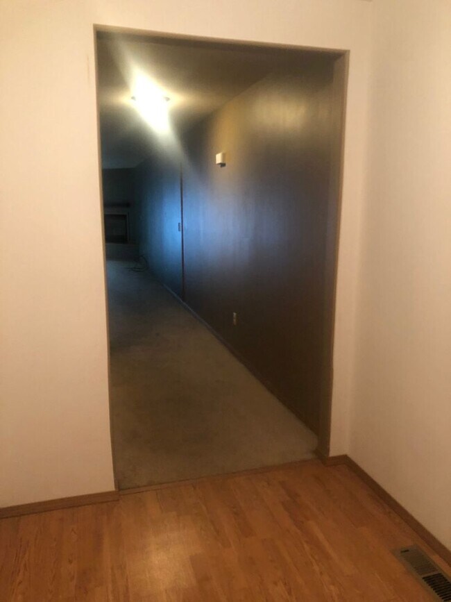 Primary Photo - 3 Bedroom / 2 Bathroom Townhouse – Pet Fri...