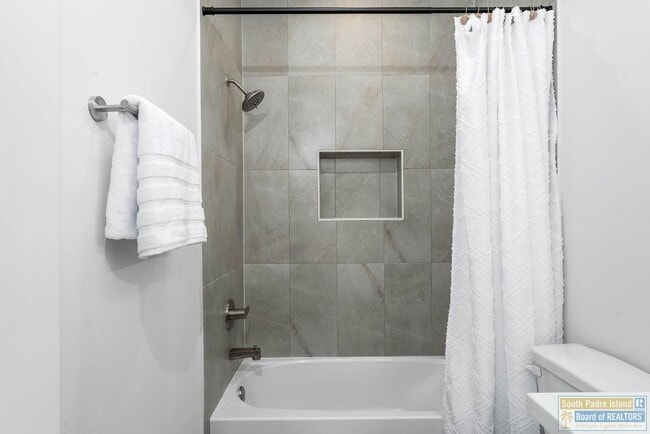 Building Photo - 18 S Bay Hill Dr