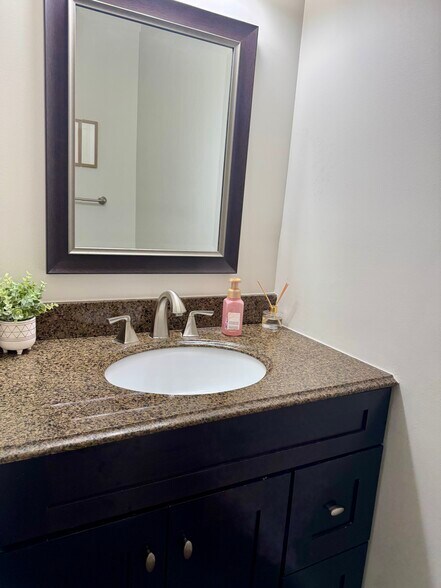 Building Photo - 5509 Rinker Cir