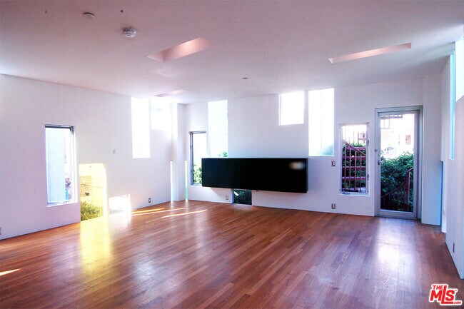 Building Photo - 116 Pacific Ave