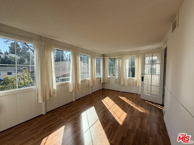 Building Photo - 6110 Scenic Ave