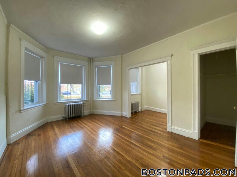 Building Photo - 1167 Boylston St
