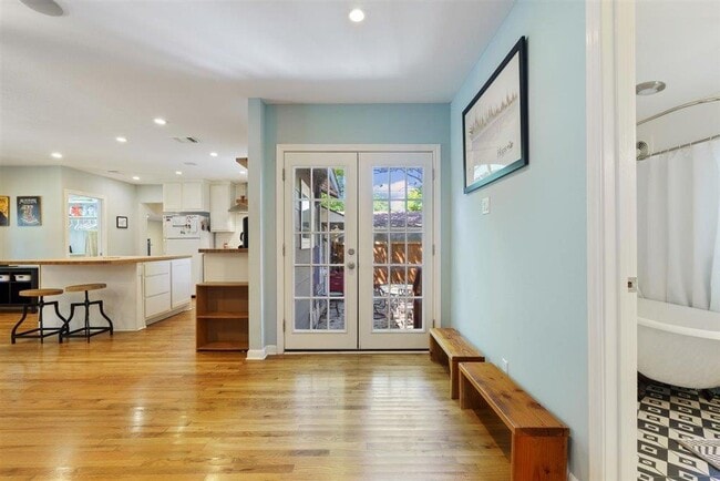 Building Photo - 5711 Chesterfield Ave