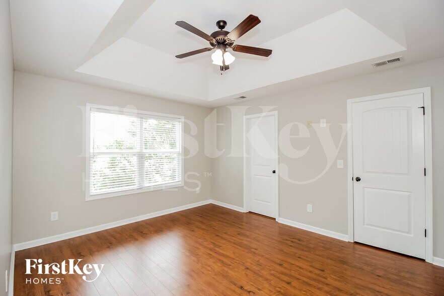 Building Photo - 20 Oakbrook Dr