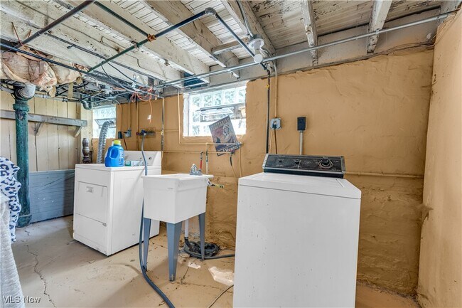 Building Photo - 3571 W 69th St