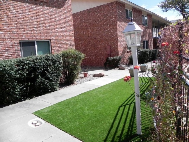 Building Photo - Great Size 1 Bedroom 1 Bath Available Now !!!