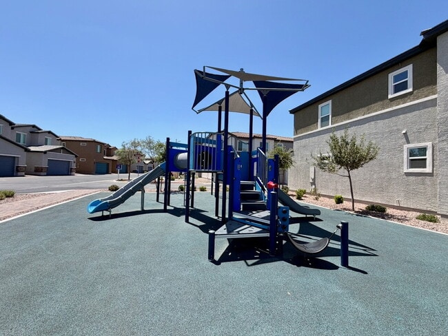 Building Photo - FULLY FURNISHED 3 BED 2.5 BATH 2 CAR GARAGE MODEL HOME FOR RENT IN CADENCE