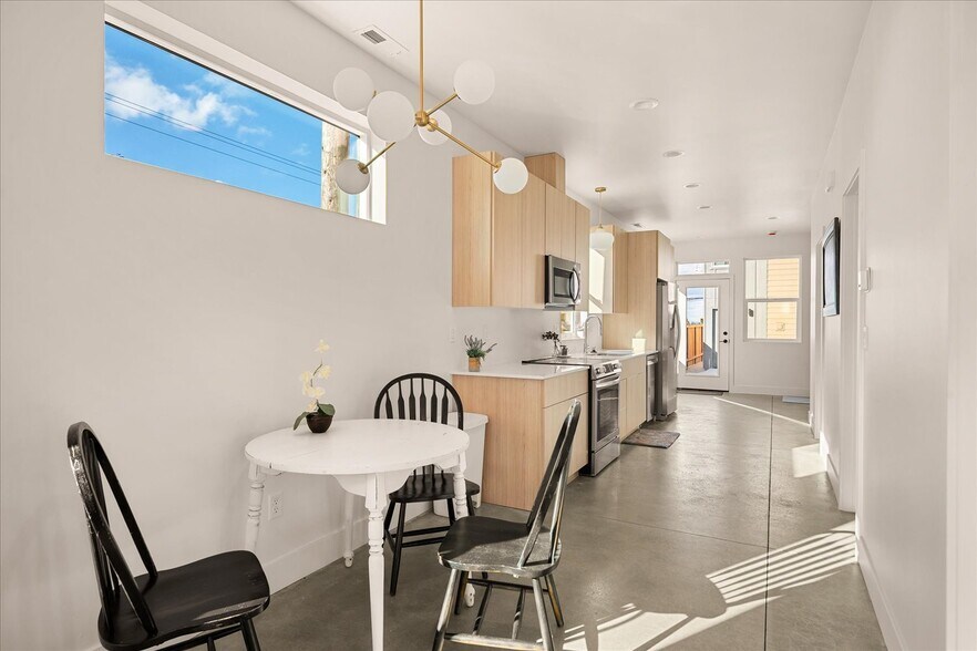 Building Photo - 3201 E 30th Ave