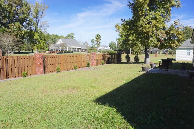 Building Photo - 3 BED | 2.5 BATH | POOLER