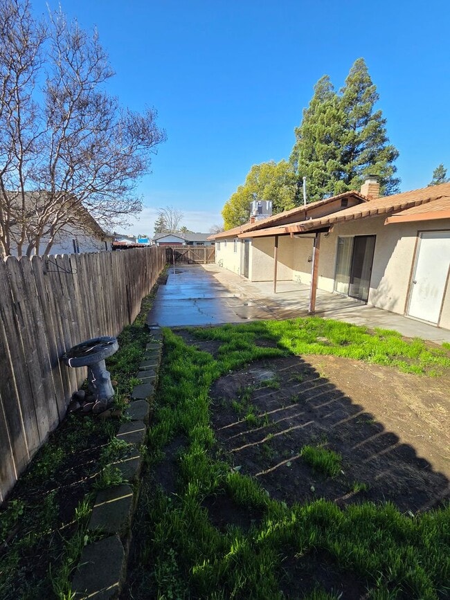 Building Photo - 1460 Linden Way